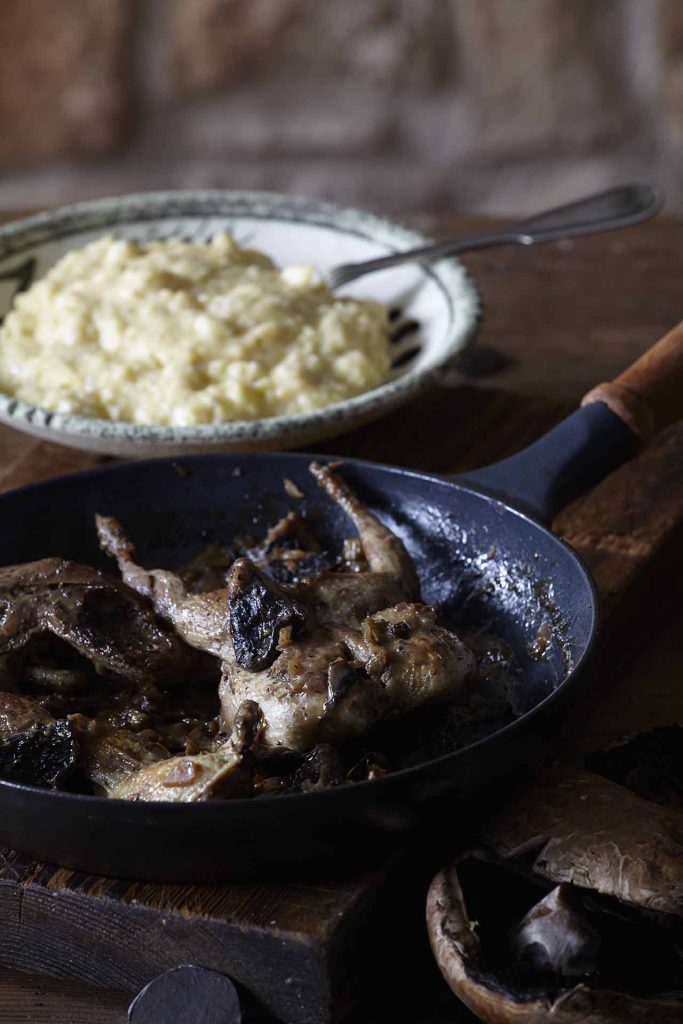 ortiki-me-manitaria-kai-polenta